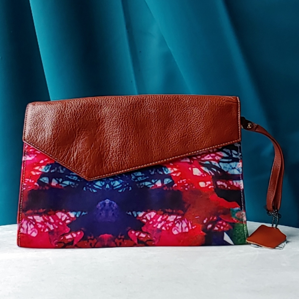 Front Row Society Envelop Clutch